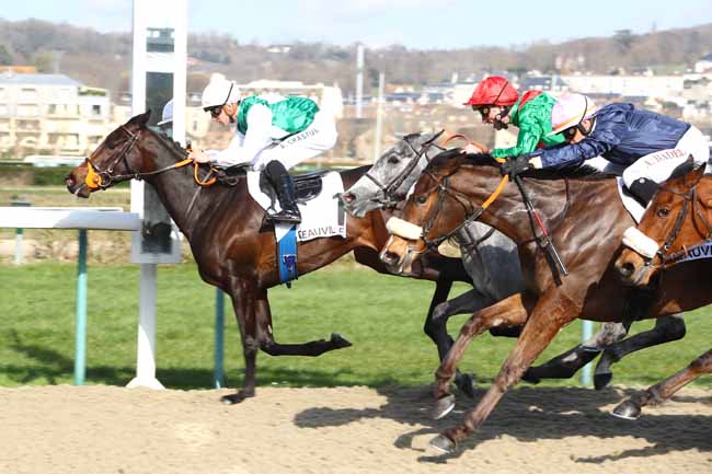 Photo d'arrivée de la course pmu PRIX ROSE DE MAI à DEAUVILLE le Vendredi 6 mars 2020