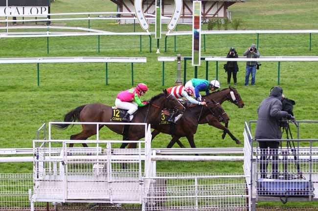 Photo d'arrivée de la course pmu PRIX DE CLAIROIX à COMPIEGNE le Dimanche 8 mars 2020