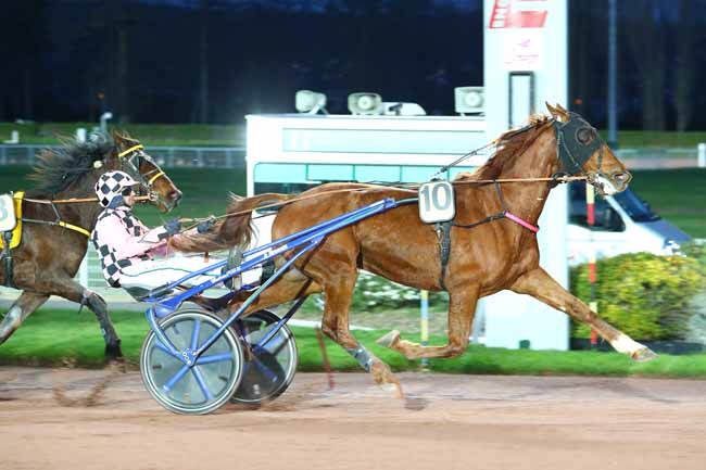 Photo d'arrivée de la course pmu PRIX DE GAGNY à ENGHIEN le Vendredi 13 mars 2020