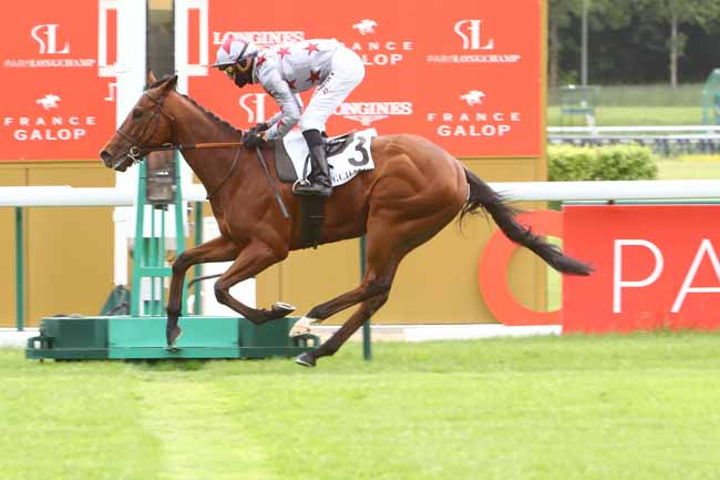 Photo d'arrivée de la course pmu PRIX D'ESCOVILLE à LONGCHAMP le Lundi 11 mai 2020