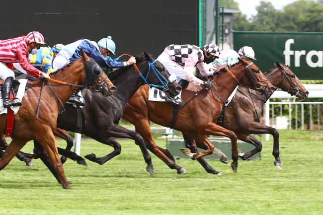 Photo d'arrivée de la course pmu PRIX MONTMARTIN à SAINT-CLOUD le Mardi 12 mai 2020