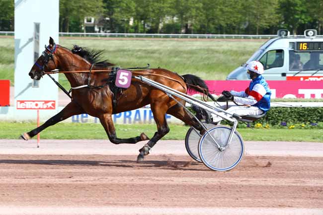 Photo d'arrivée de la course pmu PRIX HUBERT HARDY à CAEN le Mercredi 13 mai 2020