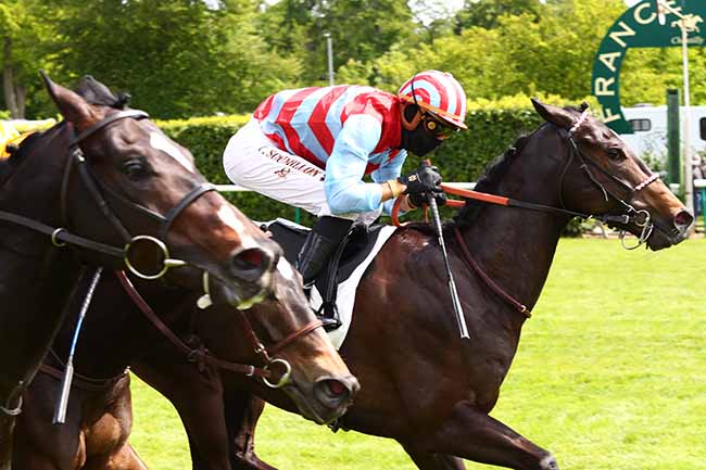 Photo d'arrivée de la course pmu PRIX DE VERSIGNY à CHANTILLY le Mercredi 13 mai 2020