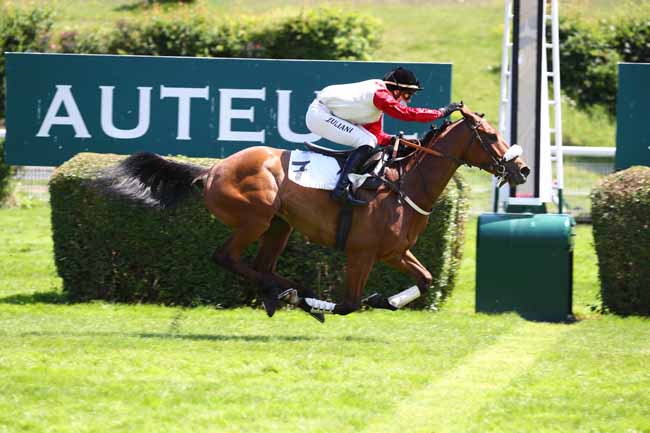 Photo d'arrivée de la course pmu GRAS SAVOYE HIPCOVER PRIX MARECHAL FOCH à AUTEUIL le Dimanche 17 mai 2020
