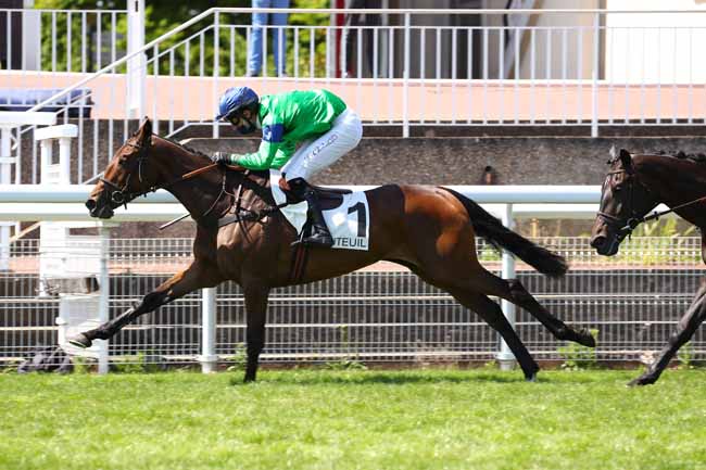 Photo d'arrivée de la course pmu PRIX GIROFLA à AUTEUIL le Dimanche 17 mai 2020