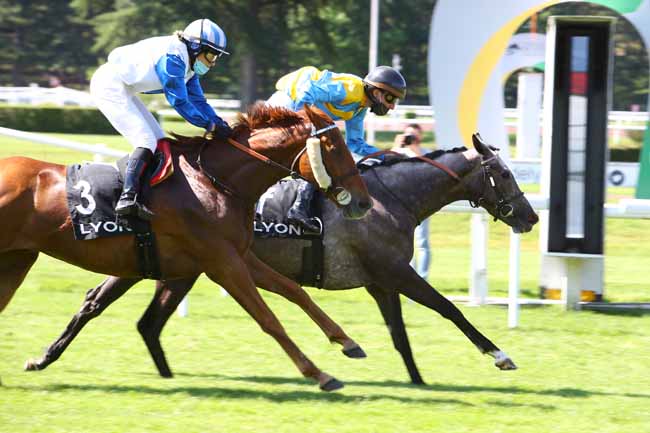 Photo d'arrivée de la course pmu PRIX DE JUVISY à LYON-PARILLY le Lundi 25 mai 2020