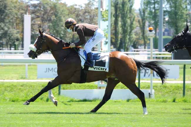 Photo d'arrivée de la course pmu PRIX DE MONTLOGNON à VICHY le Mercredi 27 mai 2020