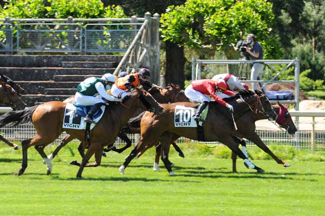 Photo d'arrivée de la course pmu PRIX DE MORTEFONTAINE à VICHY le Mercredi 27 mai 2020