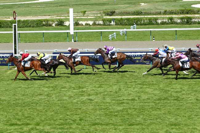 Photo d'arrivée de la course pmu PRIX D'ECOUEN à DEAUVILLE le Dimanche 31 mai 2020