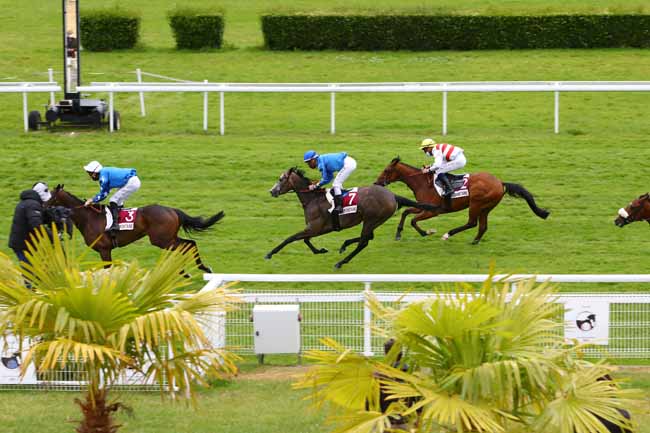 Photo d'arrivée de la course pmu PRIX DU MONTPARNASSE à CLAIREFONTAINE le Jeudi 4 juin 2020
