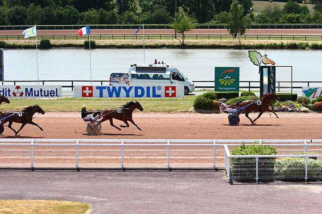 Photo d'arrivée de la course pmu PRIX DU DAUPHINE à LAVAL le Samedi 6 juin 2020