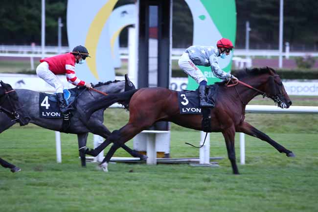 Photo d'arrivée de la course pmu PRIX LOUIS DE LEUSSE à LYON-PARILLY le Samedi 6 juin 2020