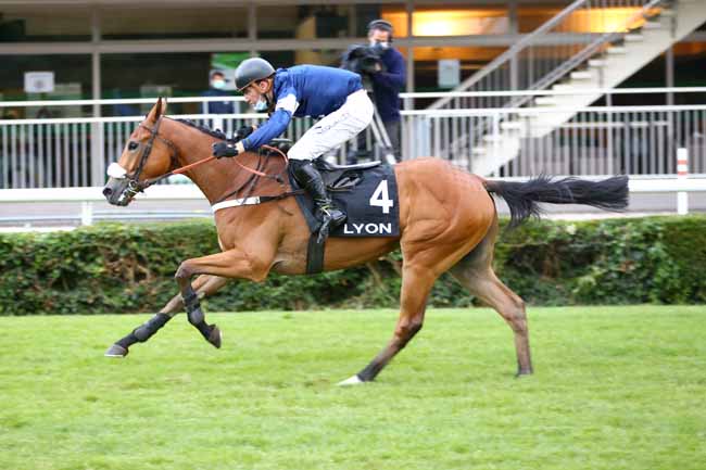 Photo d'arrivée de la course pmu PRIX DU BOIS NOIR à LYON-PARILLY le Samedi 6 juin 2020