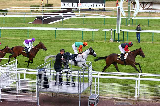 Photo d'arrivée de la course pmu PRIX DE SAINTE-OPPORTUNE à COMPIEGNE le Jeudi 11 juin 2020