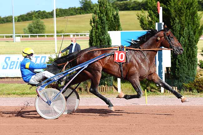 Photo d'arrivée de la course pmu PRIX TOLOSA à MAUQUENCHY le Vendredi 12 juin 2020