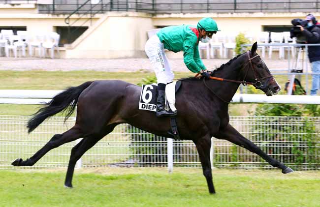 Photo d'arrivée de la course pmu PRIX DU PALAIS DE LA DECOUVERTE à DIEPPE le Vendredi 12 juin 2020