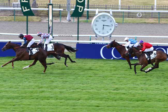 Photo d'arrivée de la course pmu PRIX DE L'AVRE à CHANTILLY le Dimanche 14 juin 2020