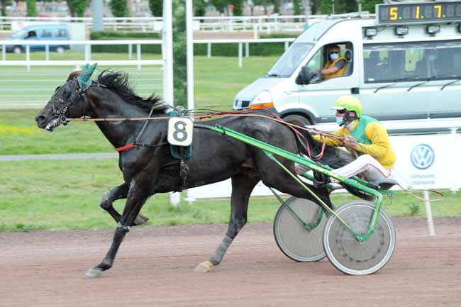 Photo d'arrivée de la course pmu PRIX DE GERZAT à VICHY le Lundi 15 juin 2020