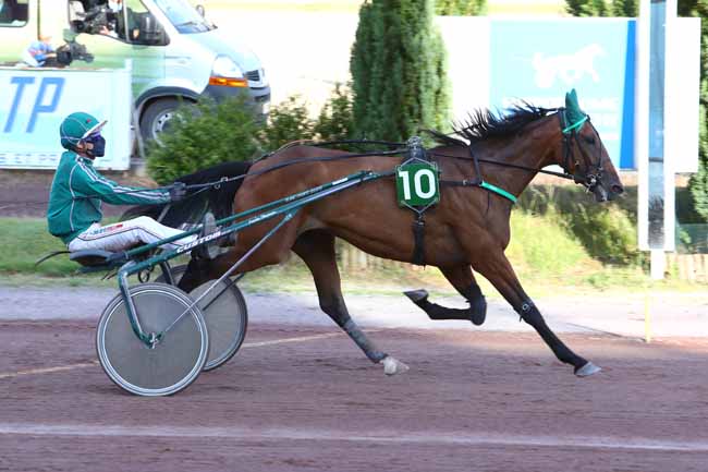 Photo d'arrivée de la course pmu PRIX EURYKLEIA à MAUQUENCHY le Vendredi 19 juin 2020