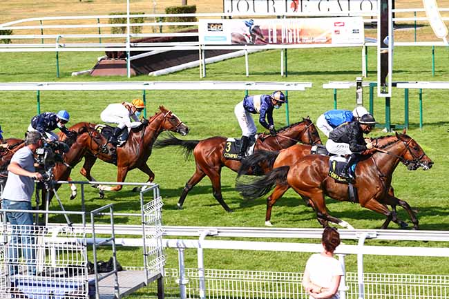 Photo d'arrivée de la course pmu PRIX EULALIE à COMPIEGNE le Samedi 20 juin 2020