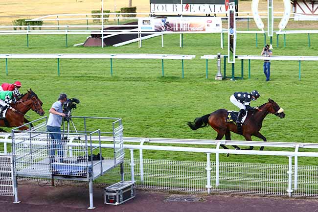 Photo d'arrivée de la course pmu PRIX DE LA FORET D'OURSCAMP à COMPIEGNE le Samedi 20 juin 2020