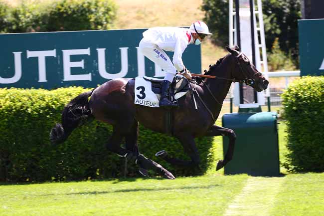Photo d'arrivée de la course pmu PRIX SAINT-SAUVEUR à AUTEUIL le Mardi 23 juin 2020