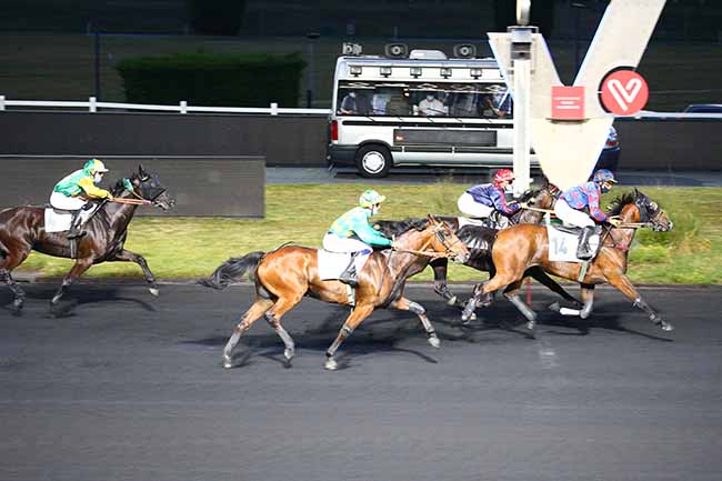 Photo d'arrivée de la course pmu PRIX MARCEL GOUGEON à PARIS-VINCENNES le Mardi 23 juin 2020