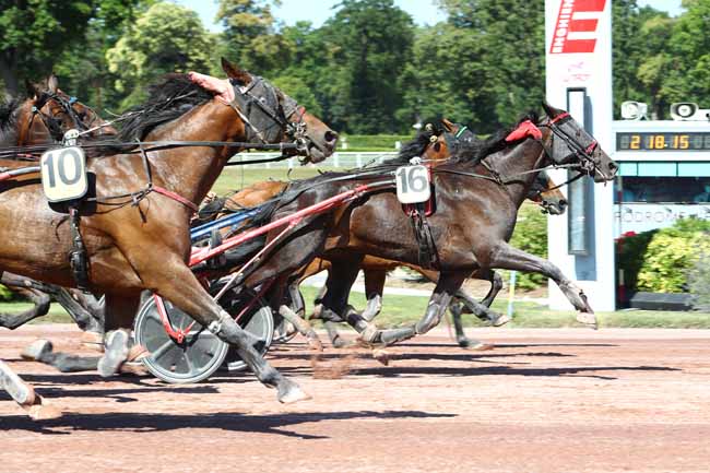 Photo d'arrivée de la course pmu PRIX DE LUNEL à ENGHIEN le Mercredi 24 juin 2020