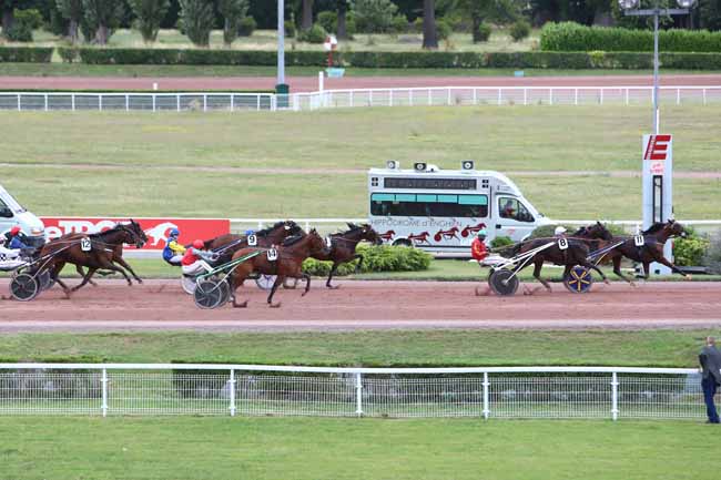 Photo d'arrivée de la course pmu PRIX DE L'OBSERVATOIRE à ENGHIEN le Samedi 27 juin 2020
