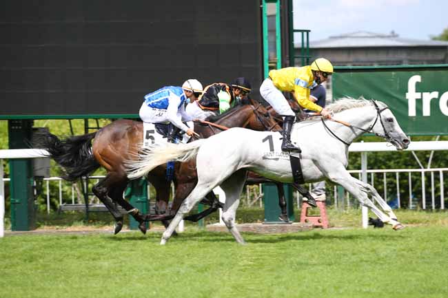 Photo d'arrivée de la course pmu GRAND PRIX DE SAINT-CLOUD à SAINT-CLOUD le Dimanche 28 juin 2020