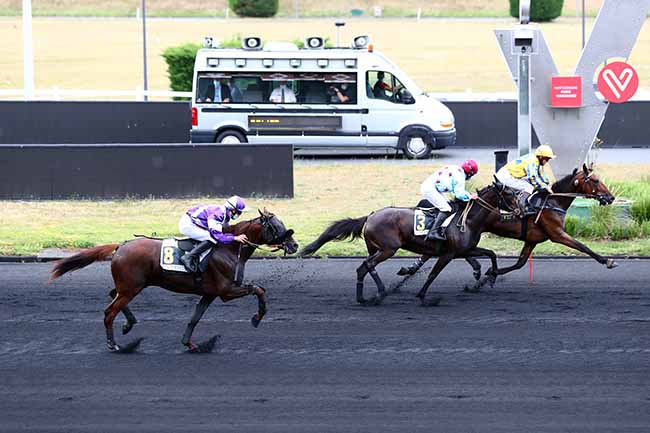 Photo d'arrivée de la course pmu PRIX CALLISTO à PARIS-VINCENNES le Mardi 30 juin 2020