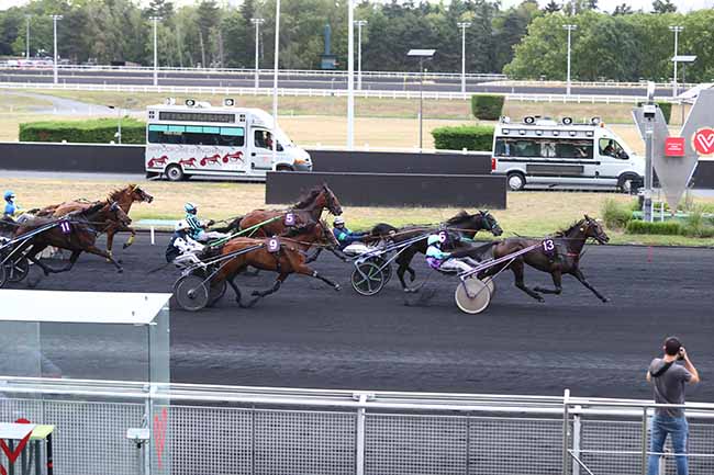 Photo d'arrivée de la course pmu PRIX CAPELLA à PARIS-VINCENNES le Mardi 30 juin 2020