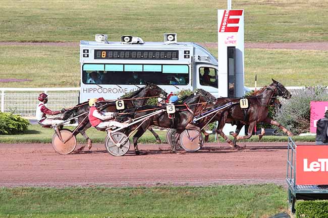 Photo d'arrivée de la course pmu PRIX DE LA MADELEINE à ENGHIEN le Mercredi 1 juillet 2020