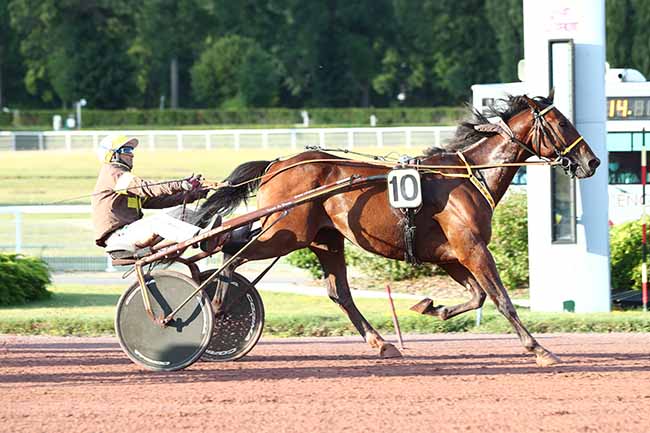 Photo d'arrivée de la course pmu PRIX DE LA PORTE DE CHARENTON à ENGHIEN le Mercredi 1 juillet 2020