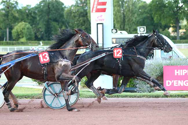 Photo d'arrivée de la course pmu PRIX DU PANTHEON à ENGHIEN le Mercredi 1 juillet 2020