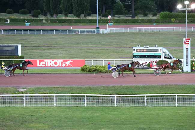 Photo d'arrivée de la course pmu PRIX DE L'ARDECHE à ENGHIEN le Mercredi 1 juillet 2020