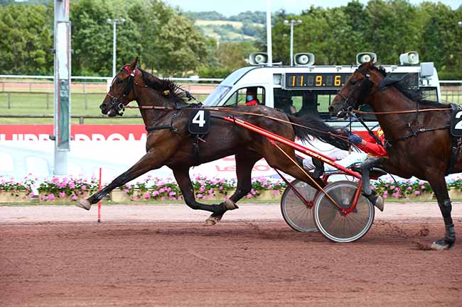 Photo d'arrivée de la course pmu PRIX DE BAGNOLES-DE-L'ORNE à CABOURG le Vendredi 3 juillet 2020