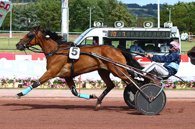 Photo d'arrivée de la course pmu PRIX D'AGON-COUTAINVILLE à CABOURG le Vendredi 3 juillet 2020