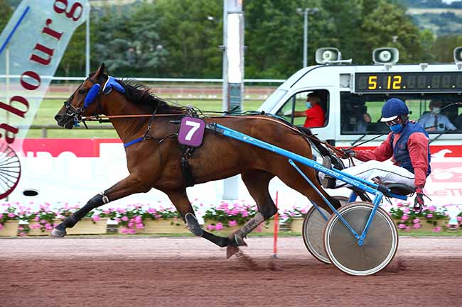 Photo d'arrivée de la course pmu PRIX DES HELLEBORES (GR A) à CABOURG le Vendredi 3 juillet 2020