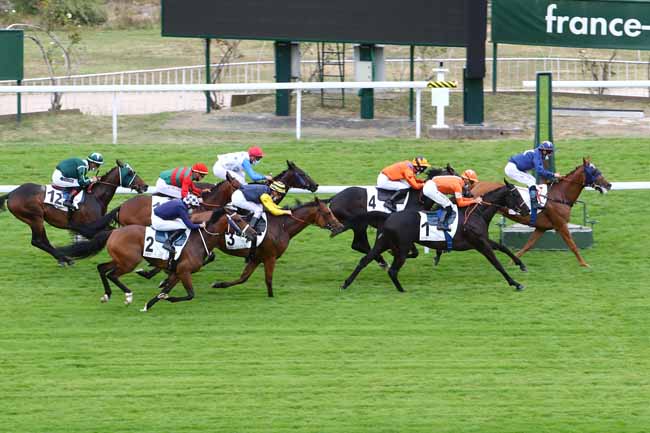 Photo d'arrivée de la course pmu PRIX DE LA ROUTE DU DINDON à SAINT-CLOUD le Vendredi 3 juillet 2020