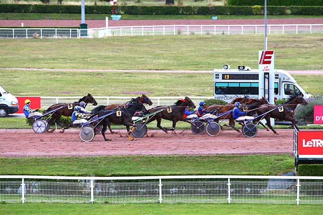 Photo d'arrivée de la course pmu PRIX DE MENILMONTANT à ENGHIEN le Samedi 4 juillet 2020