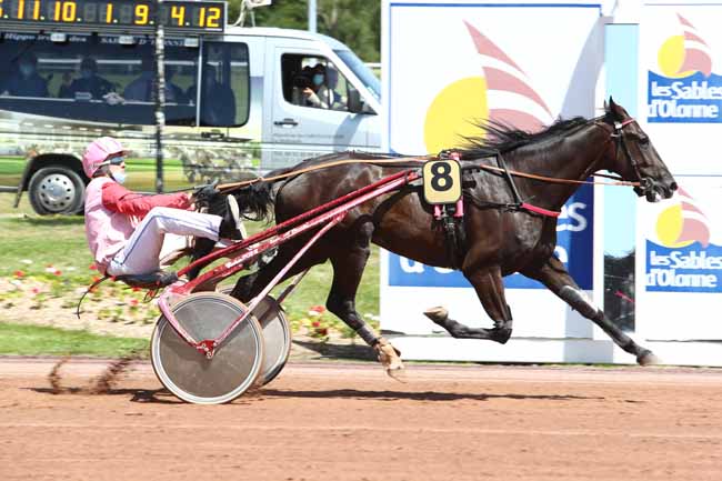 Photo d'arrivée de la course pmu PRIX DU CHATEAU D'OLONNE à LES SABLES D'OLONNE le Lundi 6 juillet 2020