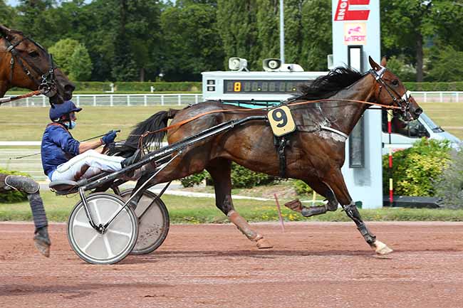 Photo d'arrivée de la course pmu PRIX DE LA GARE DE LYON à ENGHIEN le Mercredi 8 juillet 2020