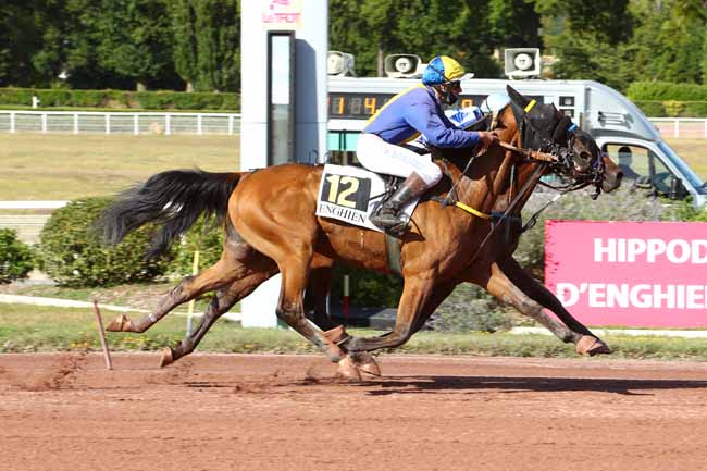 Photo d'arrivée de la course pmu PRIX DE LA PORTE DE SEVRES à ENGHIEN le Samedi 11 juillet 2020