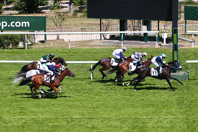 Photo d'arrivée de la course pmu PRIX DE LA PLACE DU CHATEAU à SAINT-CLOUD le Lundi 13 juillet 2020