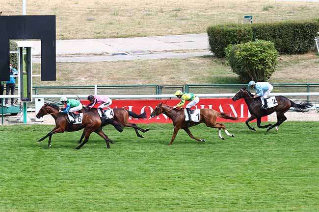 Photo d'arrivée de la course pmu PRIX ROLAND DE CHAMBURE à LONGCHAMP le Mardi 14 juillet 2020