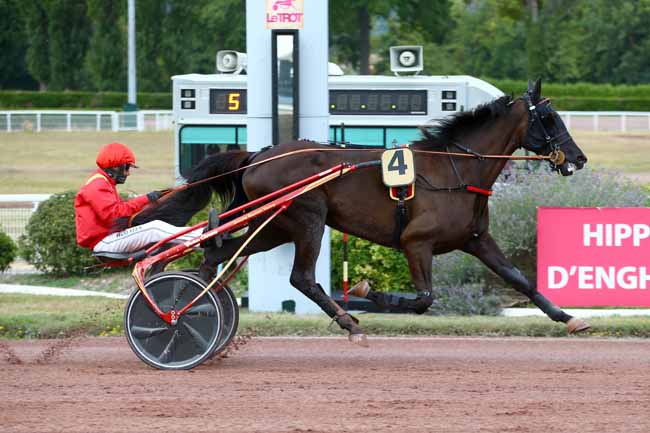 Photo d'arrivée de la course pmu PRIX DES HALLES à ENGHIEN le Mercredi 15 juillet 2020
