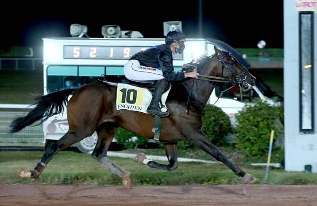Photo d'arrivée de la course pmu PRIX DE LA PLACE DAUPHINE à ENGHIEN le Mercredi 15 juillet 2020