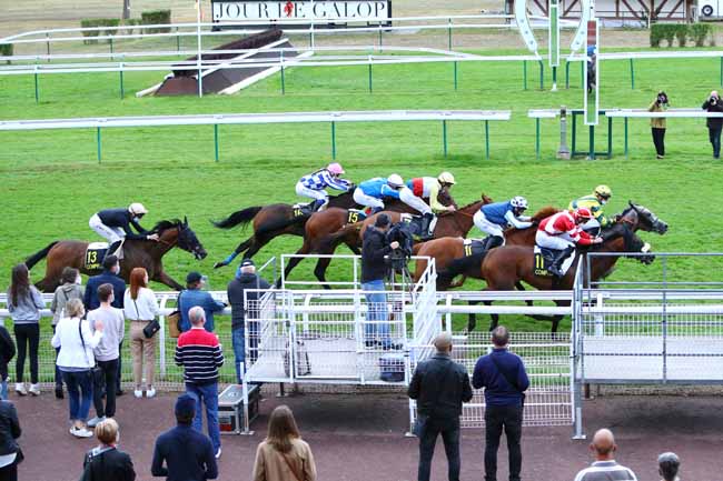 Photo d'arrivée de la course pmu PRIX DU MONT GANELON à COMPIEGNE le Jeudi 16 juillet 2020