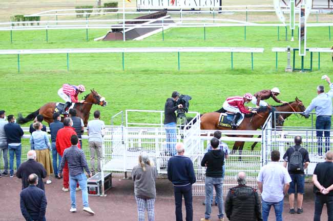Photo d'arrivée de la course pmu PRIX DE LA CLAIRIERE DE L'ARMISTICE à COMPIEGNE le Jeudi 16 juillet 2020